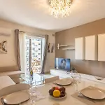 Apartment Modern And Comfortable Savoy Garden - Happy