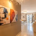 Modern And Comfortable Savoy Garden - Happy