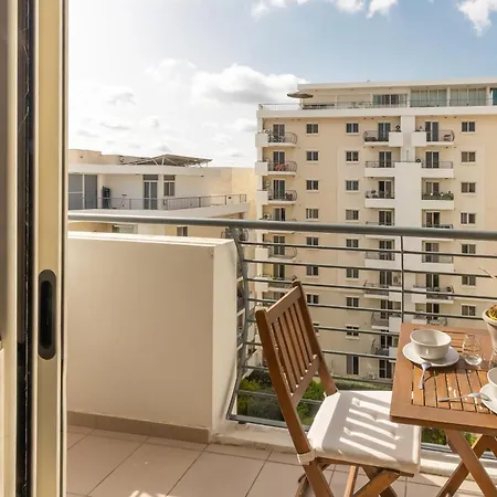 Modern And Comfortable Savoy Garden - Happy Apartment *