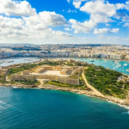 Modern And Comfortable Savoy Garden - Happy Apartment *