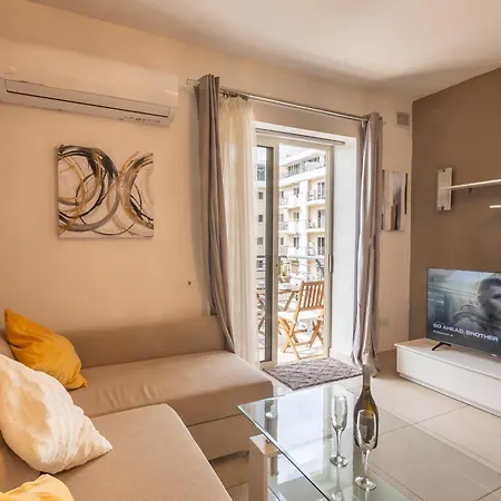 Modern And Comfortable Savoy Garden - Happy *