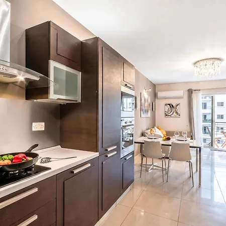 Modern&comfortable Savoy Garden - Happy